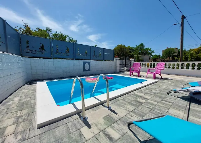 Vakantiehuis House House *