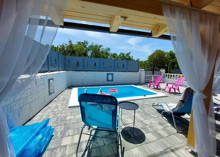 Vakantiehuis House House *